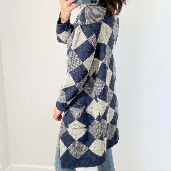 ✨ Peach Black & Grey Checkered Heavy Knit Cardigan✨ - Picture 2 of 6